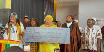 Présidentielle 2025 : les femmes de N’zérékoré s’engagent et règlent la caution du général Mamadi Doumbouya