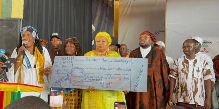 Présidentielle 2025 : les femmes de N’zérékoré s’engagent et règlent la caution du général Mamadi Doumbouya