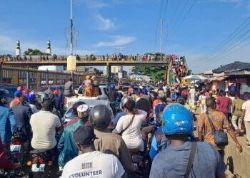 Manifestation au marché Madina Avaria : des femmes exigent la candidature du Président Mamadi Doumbouya