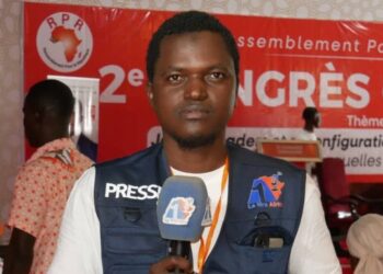 Tribune : Quand les plumes s’inclinent devant les décrets