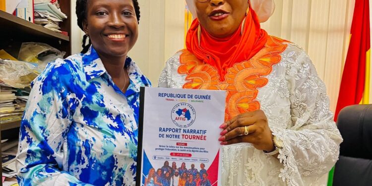 Forum National des Menstrues : l’ONG AFFIG remet son rapport narratif à l’Ambassadrice du Forum, Mme Camara Mariame Sanoh